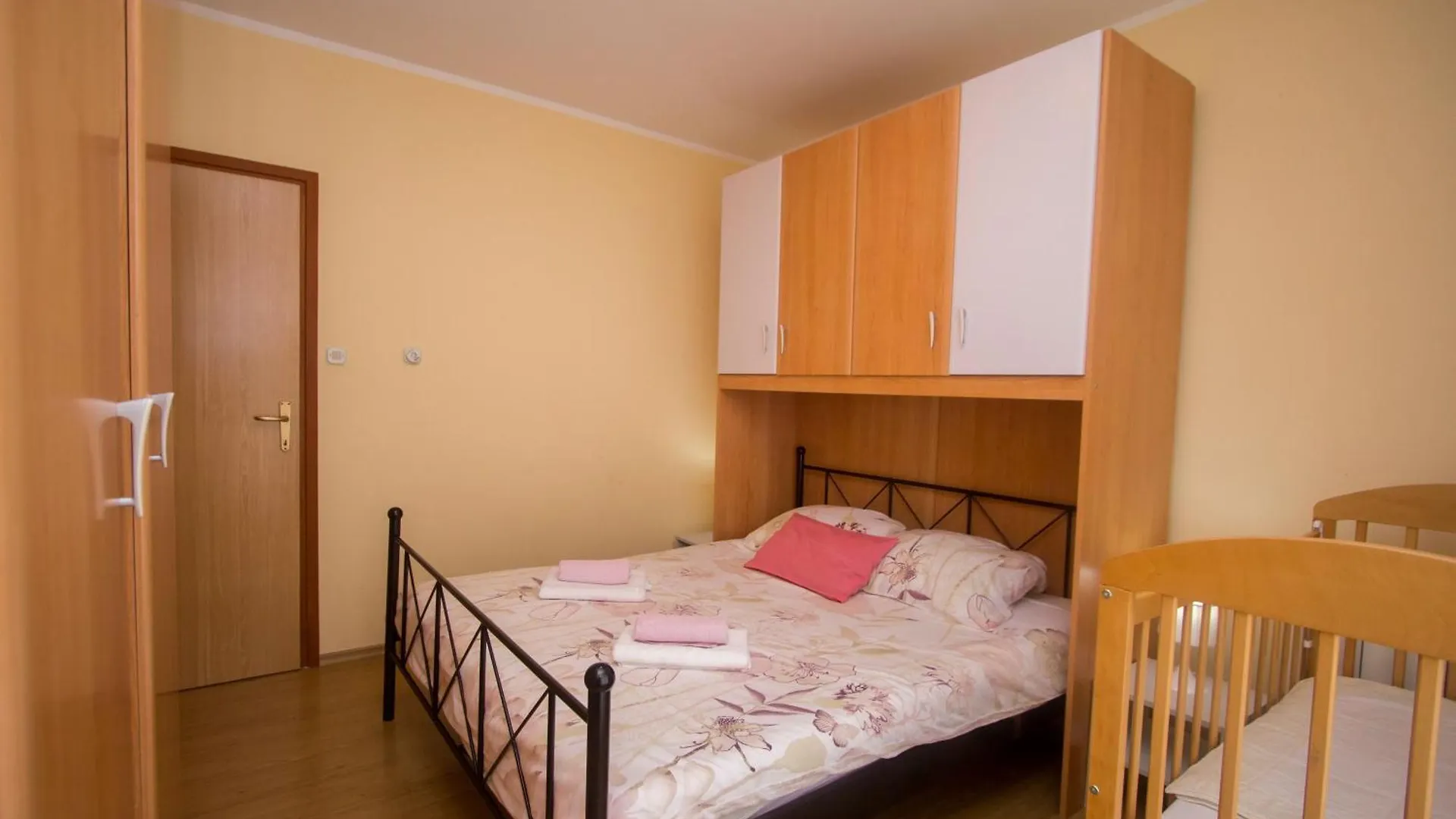 Schoenes Ferienhaus Emma Burići